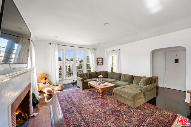 1122 S Sycamore Avenue, Los Angeles, CA 90019