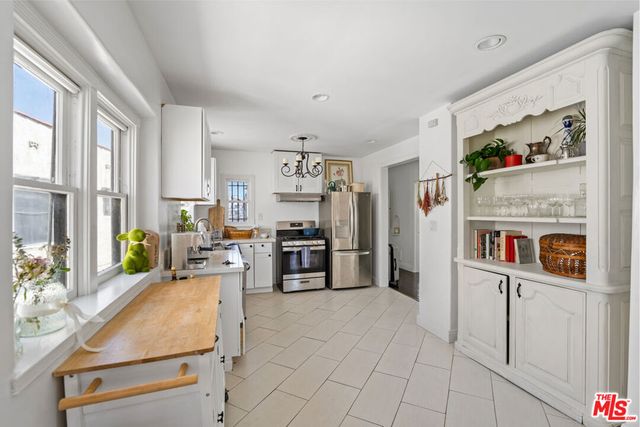 1122 S Sycamore Avenue, Los Angeles, CA 90019