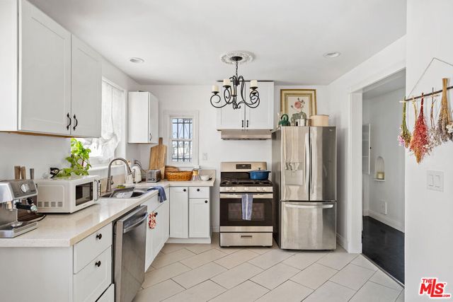 1122 S Sycamore Avenue, Los Angeles, CA 90019