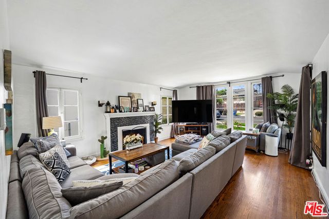 1122 S Sycamore Avenue, Los Angeles, CA 90019