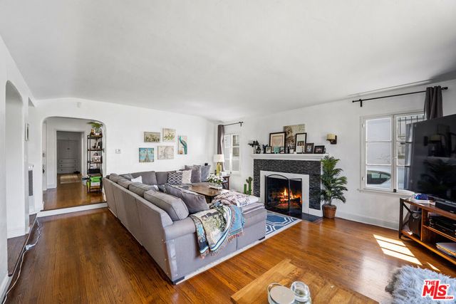 1122 S Sycamore Avenue, Los Angeles, CA 90019