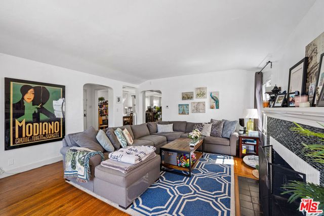 1122 S Sycamore Avenue, Los Angeles, CA 90019