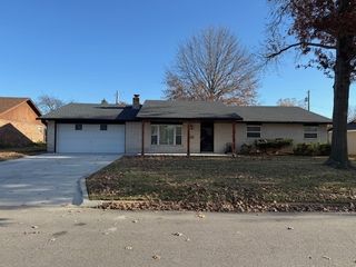 1806 SE Crouch Street, Bentonville, AR 72712