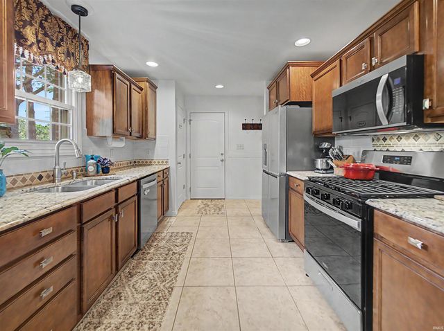 1617 Peach Court, Evansville, IN 47715
