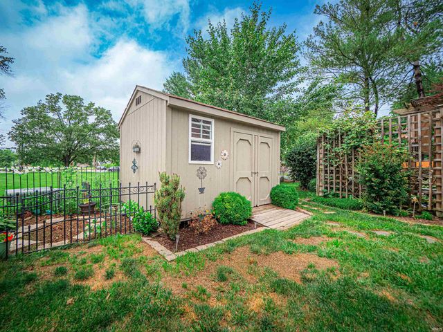 1617 Peach Court, Evansville, IN 47715