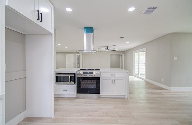 5731 Creekbend Drive, Houston, TX 77096