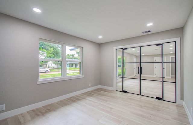 5731 Creekbend Drive, Houston, TX 77096