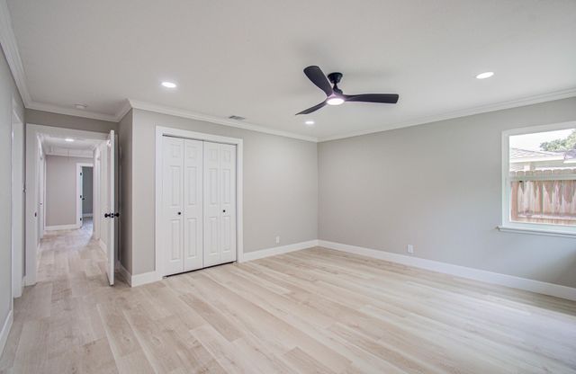 5731 Creekbend Drive, Houston, TX 77096