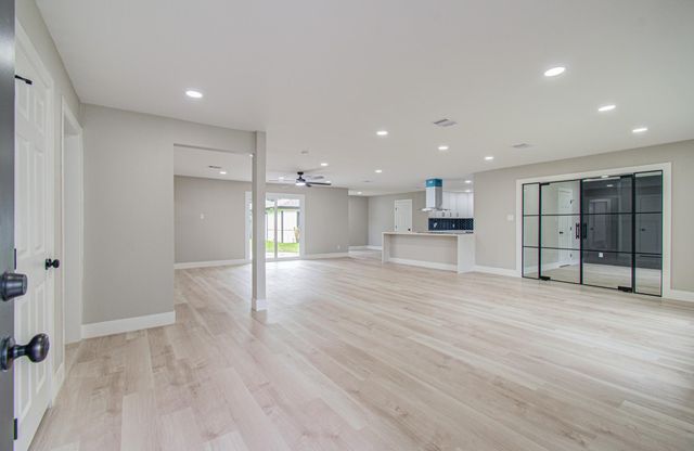 5731 Creekbend Drive, Houston, TX 77096