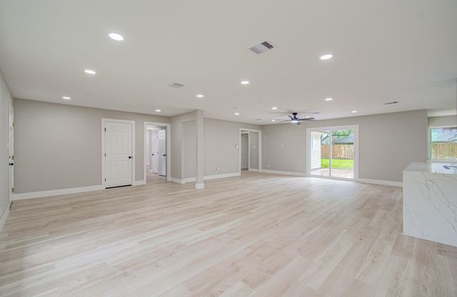 5731 Creekbend Drive, Houston, TX 77096