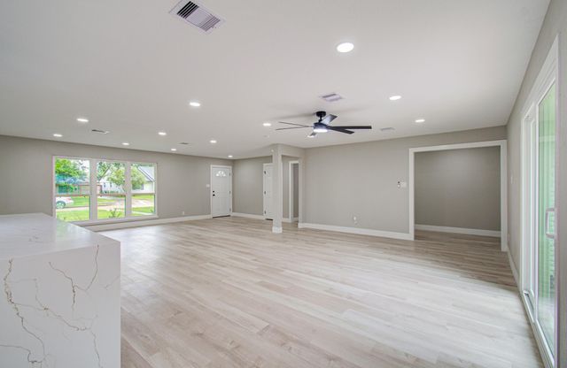 5731 Creekbend Drive, Houston, TX 77096