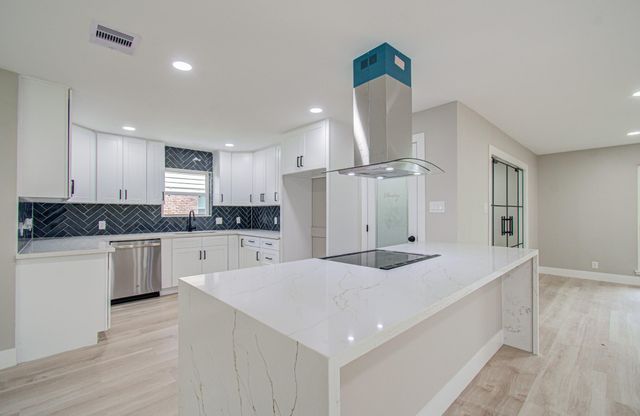 5731 Creekbend Drive, Houston, TX 77096