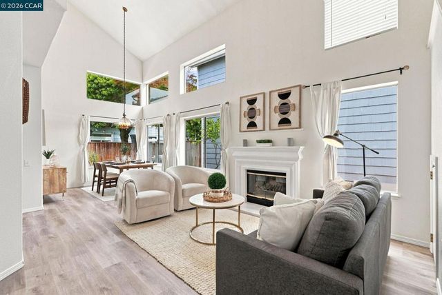 11 Seabreeze Dr, Richmond, CA 94804