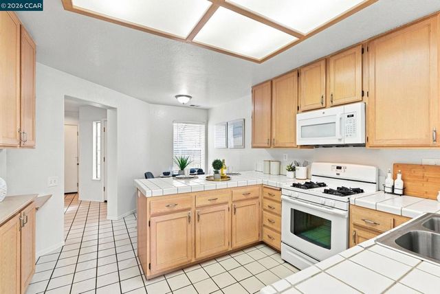 11 Seabreeze Dr, Richmond, CA 94804