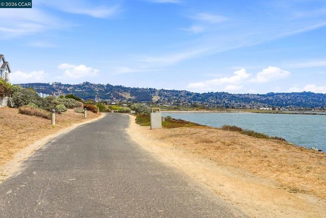 11 Seabreeze Dr, Richmond, CA 94804