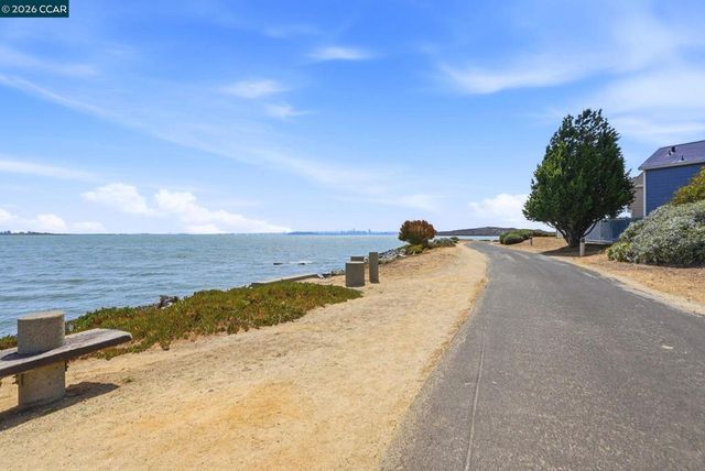 11 Seabreeze Dr, Richmond, CA 94804