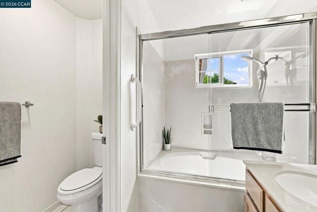 11 Seabreeze Dr, Richmond, CA 94804