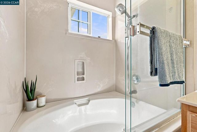 11 Seabreeze Dr, Richmond, CA 94804