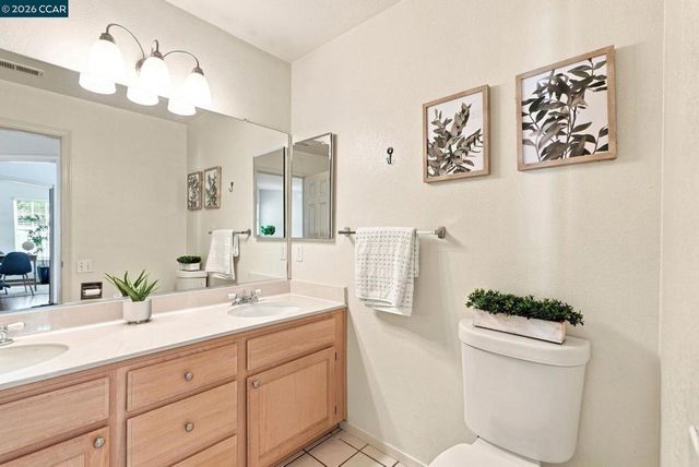 11 Seabreeze Dr, Richmond, CA 94804