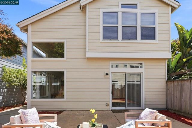 11 Seabreeze Dr, Richmond, CA 94804