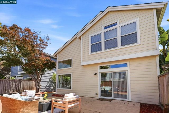 11 Seabreeze Dr, Richmond, CA 94804
