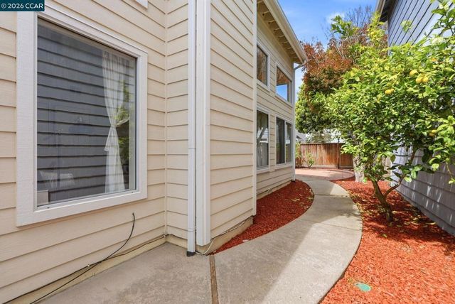 11 Seabreeze Dr, Richmond, CA 94804