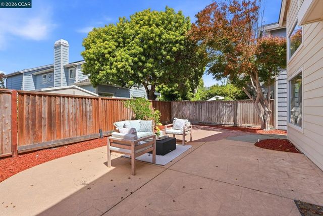 11 Seabreeze Dr, Richmond, CA 94804