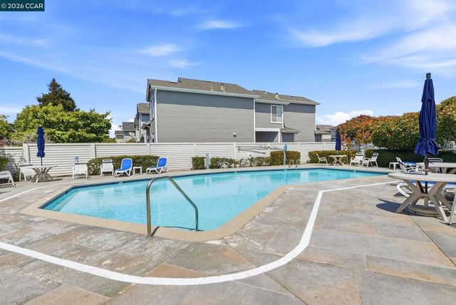 11 Seabreeze Dr, Richmond, CA 94804