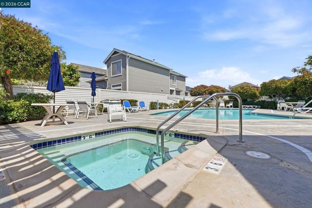 11 Seabreeze Dr, Richmond, CA 94804