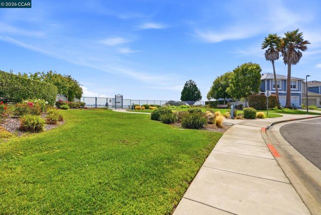 11 Seabreeze Dr, Richmond, CA 94804