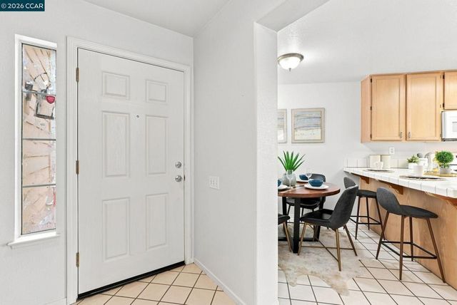11 Seabreeze Dr, Richmond, CA 94804