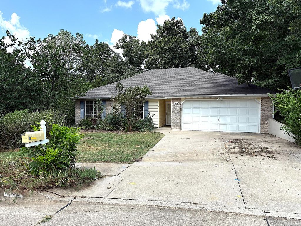 2416 BENTLEY CT, Columbia, MO 65202