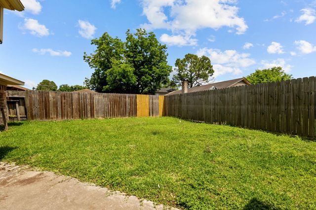 6619 Indian Lake Drive, Houston, TX 77489