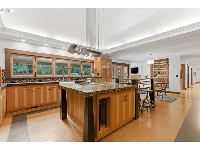 6200 Sw ROUND HILL Way, Portland, OR 97221