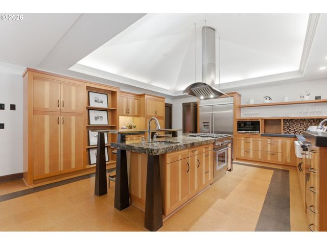 6200 Sw ROUND HILL Way, Portland, OR 97221
