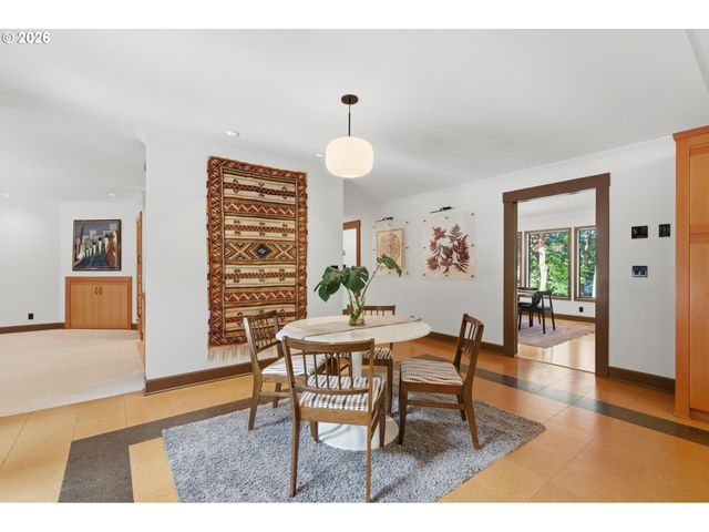 6200 Sw ROUND HILL Way, Portland, OR 97221
