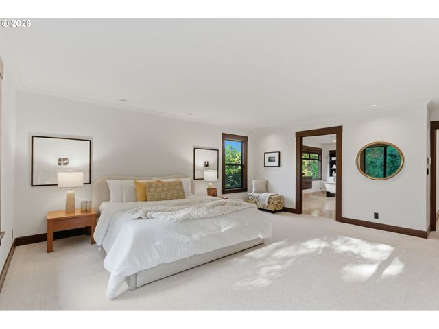 6200 Sw ROUND HILL Way, Portland, OR 97221