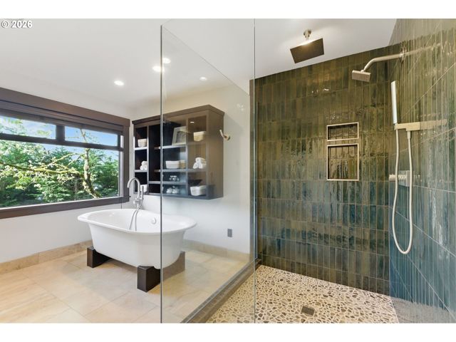 6200 Sw ROUND HILL Way, Portland, OR 97221