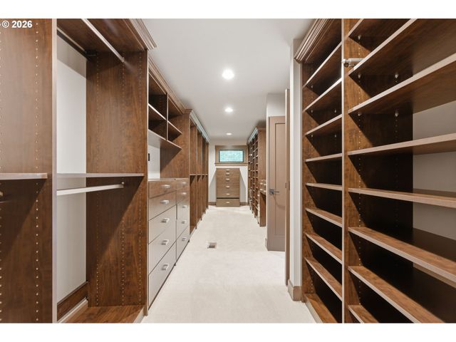 6200 Sw ROUND HILL Way, Portland, OR 97221