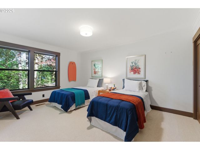 6200 Sw ROUND HILL Way, Portland, OR 97221