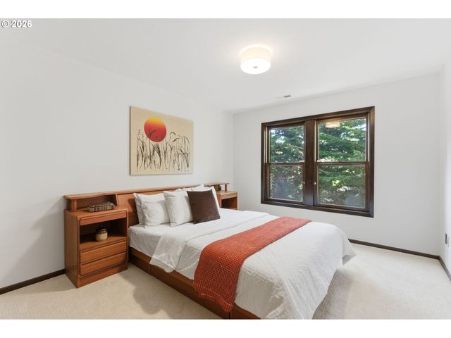 6200 Sw ROUND HILL Way, Portland, OR 97221