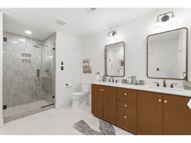 6200 Sw ROUND HILL Way, Portland, OR 97221