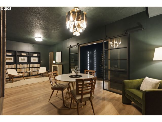 6200 Sw ROUND HILL Way, Portland, OR 97221