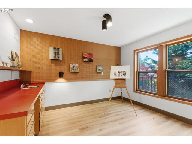 6200 Sw ROUND HILL Way, Portland, OR 97221