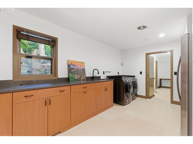 6200 Sw ROUND HILL Way, Portland, OR 97221