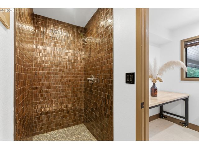 6200 Sw ROUND HILL Way, Portland, OR 97221