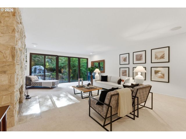 6200 Sw ROUND HILL Way, Portland, OR 97221