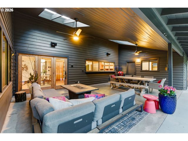 6200 Sw ROUND HILL Way, Portland, OR 97221