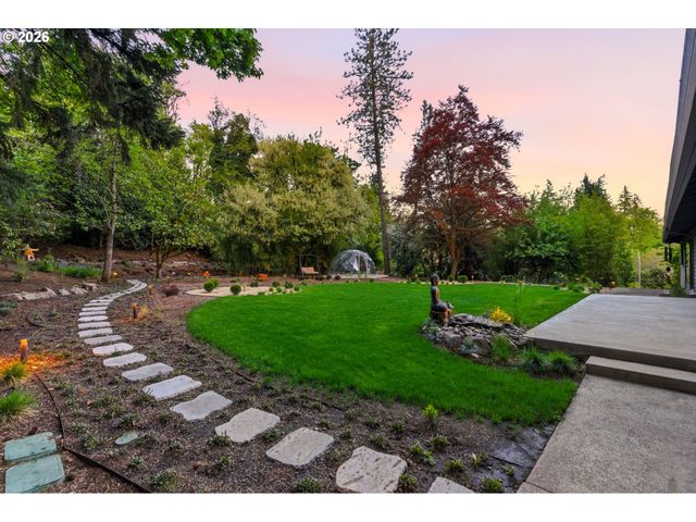 6200 Sw ROUND HILL Way, Portland, OR 97221