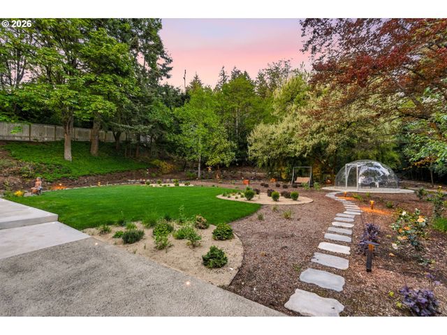 6200 Sw ROUND HILL Way, Portland, OR 97221